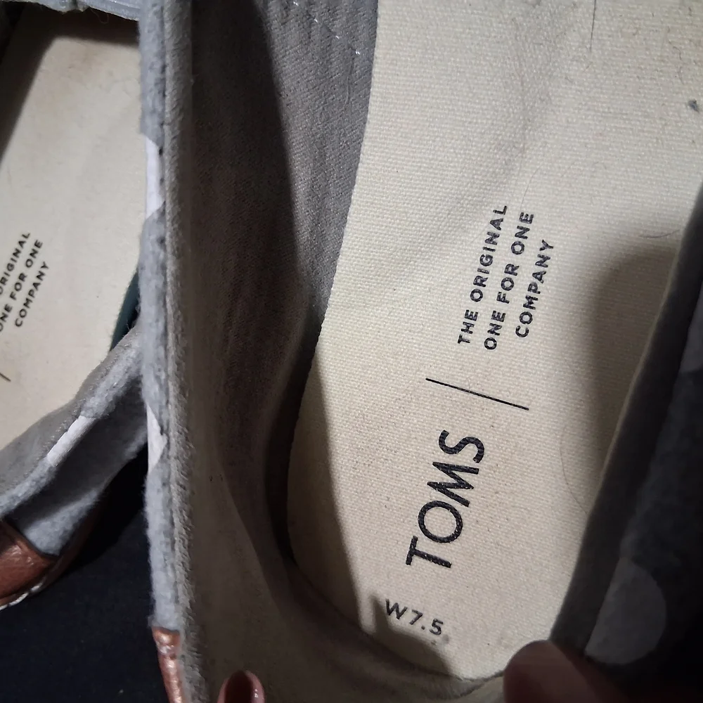 Toms Gray and White Polka Dot Flats - Picture 6 of 8